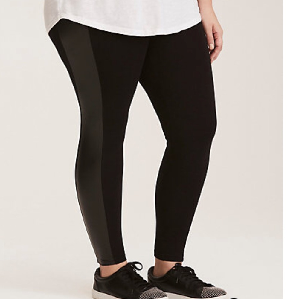 Torrid Faux Leather Stripe Leggings 1x 2x Black - Picture 2 of 3
